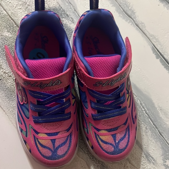 Little Girls Light Up Skechers - Picture 5 of 5